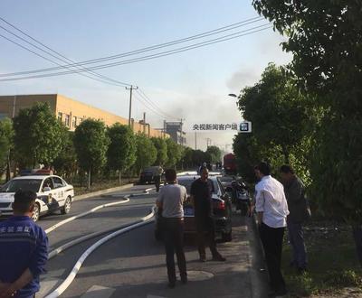 【微视频】上海奉贤一工厂发生火灾